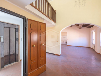 Appartamento di pregio con altana in pieno Centro, Via Barberia, Bologna (BO)