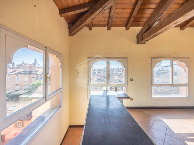 Appartamento di pregio con altana in pieno Centro, Via Barberia, Bologna (BO)