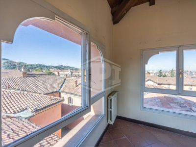 Appartamento di pregio con altana in pieno Centro, Via Barberia, Bologna (BO)