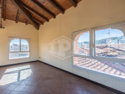 Appartamento di pregio con altana in pieno Centro, Via Barberia, Bologna (BO)