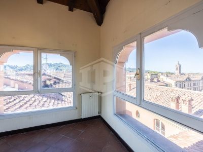 Appartamento di pregio con altana in pieno Centro, Via Barberia, Bologna (BO)