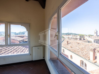 Appartamento di pregio con altana in pieno Centro, Via Barberia, Bologna (BO)
