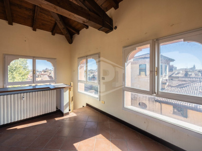 Appartamento di pregio con altana in pieno Centro, Via Barberia, Bologna (BO)