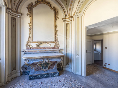 Appartamento di pregio con altana in pieno Centro, Via Barberia, Bologna (BO)