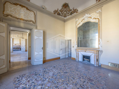 Appartamento di pregio con altana in pieno Centro, Via Barberia, Bologna (BO)
