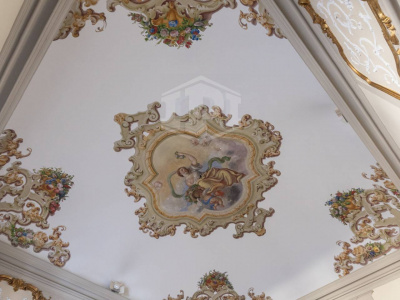 Appartamento di pregio con altana in pieno Centro, Via Barberia, Bologna (BO)