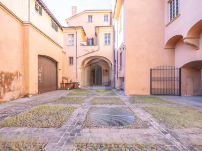 Appartamento di pregio con altana in pieno Centro, Via Barberia, Bologna (BO)