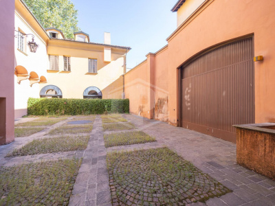 Appartamento di pregio con altana in pieno Centro, Via Barberia, Bologna (BO)