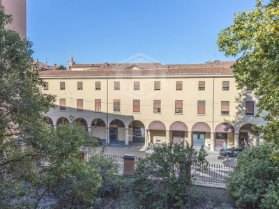 Appartamento di pregio con altana in pieno Centro, Via Barberia, Bologna (BO)