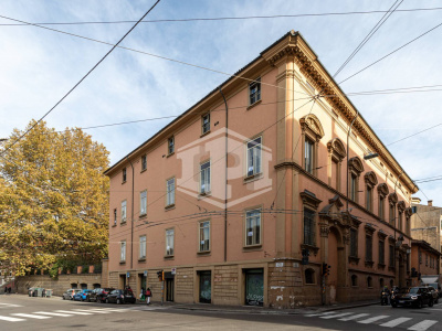 Trilocale di pregio in pieno Centro, Via Barberia, Bologna (BO)