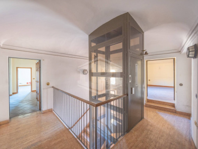 Trilocale di pregio in pieno Centro, Via Barberia, Bologna (BO)