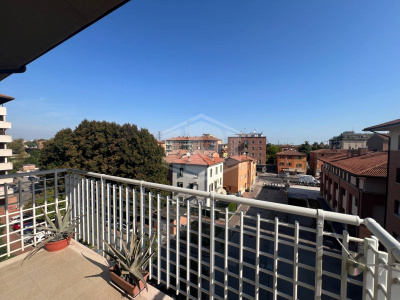 Appartamento ultimo piano con sottotetto, in Santa Viola via Emilia Ponente, Bologna (BO)