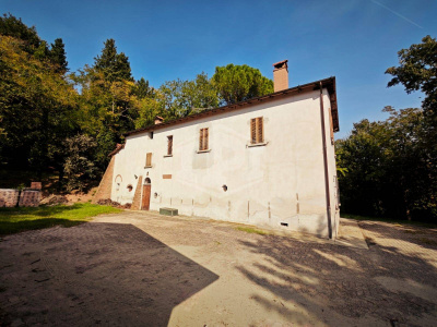 Casa indipendente cielo-terra con terreno a Dozza (BO)