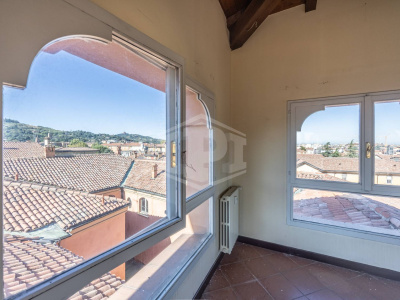 Appartamento di pregio in pieno centro, Via Barberia, Bologna (BO)