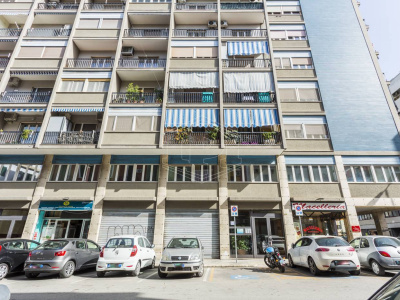 Pentalocale sito in Via Lattanzio 104 - Bari (BA)