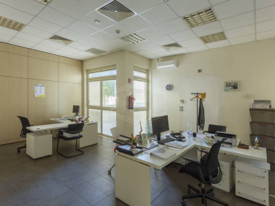 Palazzina uffici indipendente sita in Via Parietai 1 Molfetta - Bari (BA)