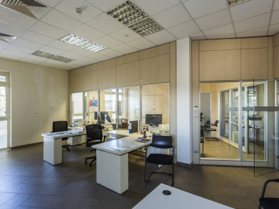 Palazzina uffici indipendente sita in Via Parietai 1 Molfetta - Bari (BA)