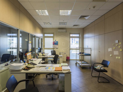 Palazzina uffici indipendente sita in Via Parietai 1 Molfetta - Bari (BA)