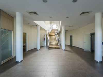 Palazzina uffici indipendente sita in Via Parietai 1 Molfetta - Bari (BA)
