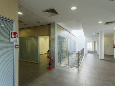 Palazzina uffici indipendente sita in Via Parietai 1 Molfetta - Bari (BA)