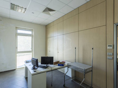 Palazzina uffici indipendente sita in Via Parietai 1 Molfetta - Bari (BA)