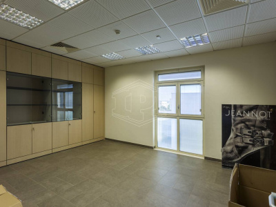 Palazzina uffici indipendente sita in Via Parietai 1 Molfetta - Bari (BA)