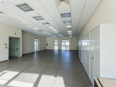 Palazzina uffici indipendente sita in Via Parietai 1 Molfetta - Bari (BA)