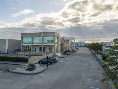 Palazzina uffici indipendente sita in Via Parietai 1 Molfetta - Bari (BA)