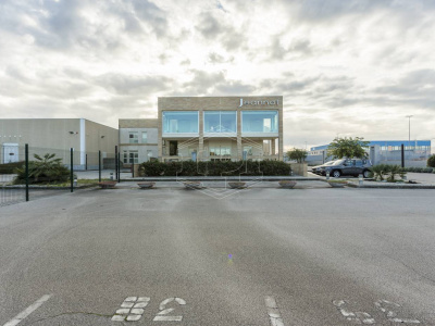 Palazzina uffici indipendente sita in Via Parietai 1 Molfetta - Bari (BA)