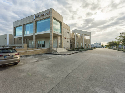 Palazzina uffici indipendente sita in Via Parietai 1 Molfetta - Bari (BA)