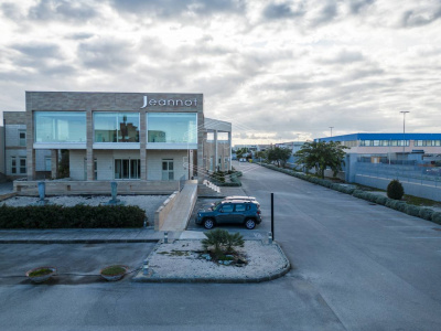 Palazzina uffici indipendente sita in Via Parietai 1 Molfetta - Bari (BA)