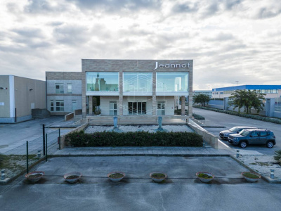 Palazzina uffici indipendente sita in Via Parietai 1 Molfetta - Bari (BA)