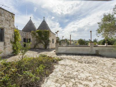 Complesso trulli sito in Contrada Macco Macco - Locorotondo (BA)