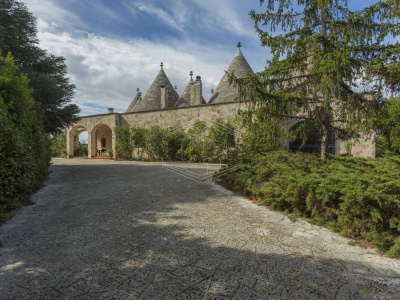 Complesso trulli sito in Contrada Macco Macco - Locorotondo (BA)