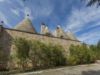 Complesso trulli sito in Contrada Macco Macco - Locorotondo (BA)