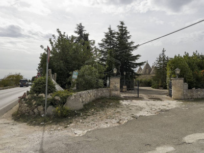 Complesso trulli sito in Contrada Macco Macco - Locorotondo (BA)