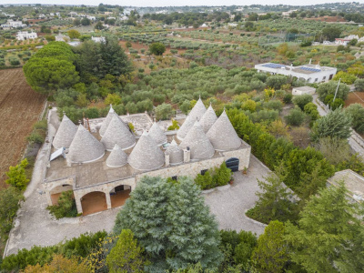 Complesso trulli sito in Contrada Macco Macco - Locorotondo (BA)