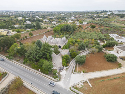 Complesso trulli sito in Contrada Macco Macco - Locorotondo (BA)