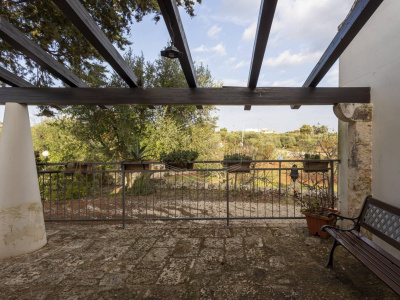 Villa con trullo sito in Contrada Barbagiulo 141/A - Cisternino (BR)