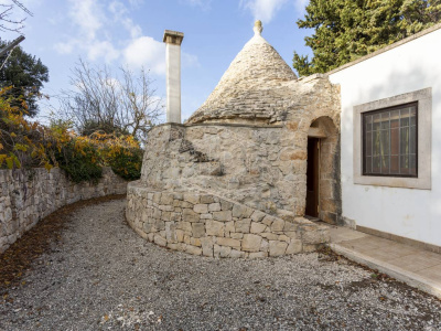 Villa con trullo sito in Contrada Barbagiulo 141/A - Cisternino (BR)
