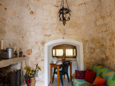 Villa con trullo sito in Contrada Barbagiulo 141/A - Cisternino (BR)