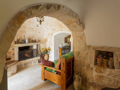 Villa con trullo sito in Contrada Barbagiulo 141/A - Cisternino (BR)