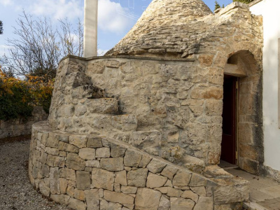 Villa con trullo sito in Contrada Barbagiulo 141/A - Cisternino (BR)