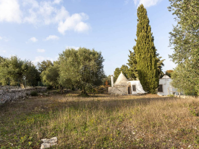 Villa con trullo sito in Contrada Barbagiulo 141/A - Cisternino (BR)