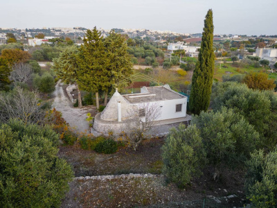 Villa con trullo sito in Contrada Barbagiulo 141/A - Cisternino (BR)