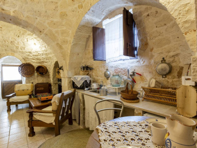 Villa con trulli sita in Contrada Peppuccio 78 - Martina Franca (TA)