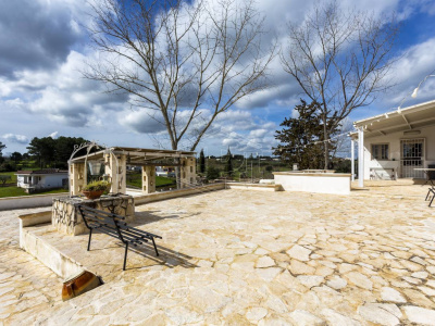 Villa con trulli sita in Contrada Peppuccio 78 - Martina Franca (TA)
