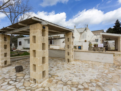 Villa con trulli sita in Contrada Peppuccio 78 - Martina Franca (TA)