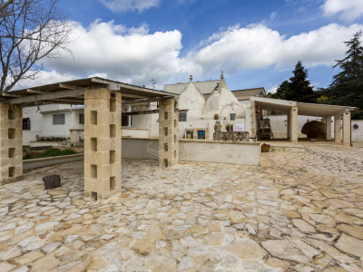 Villa con trulli sita in Contrada Peppuccio 78 - Martina Franca (TA)