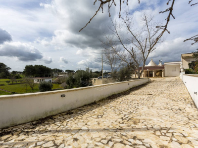 Villa con trulli sita in Contrada Peppuccio 78 - Martina Franca (TA)